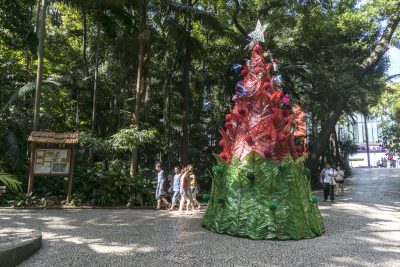 «Christbaum» aus Recycling im Parque Tenente Siqueira Campos