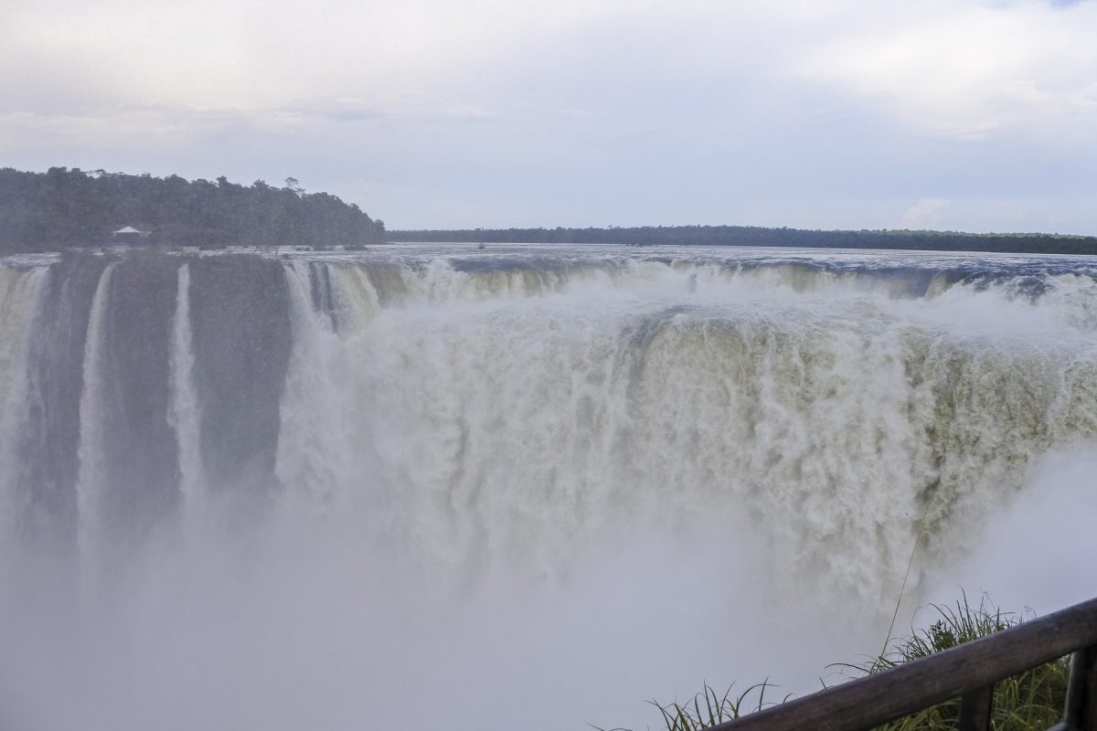 Devils Throat Iguazú-Wasserfälle